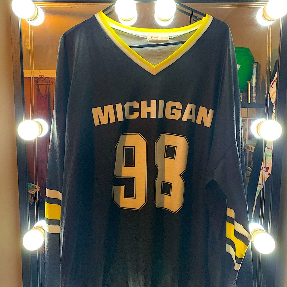 ROMWE Michagan womens soft oversized jersey T- In black and yellow